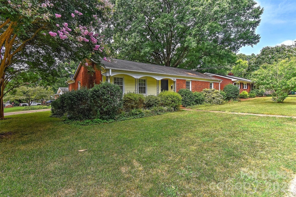 420 Seneca Place - Photo 2