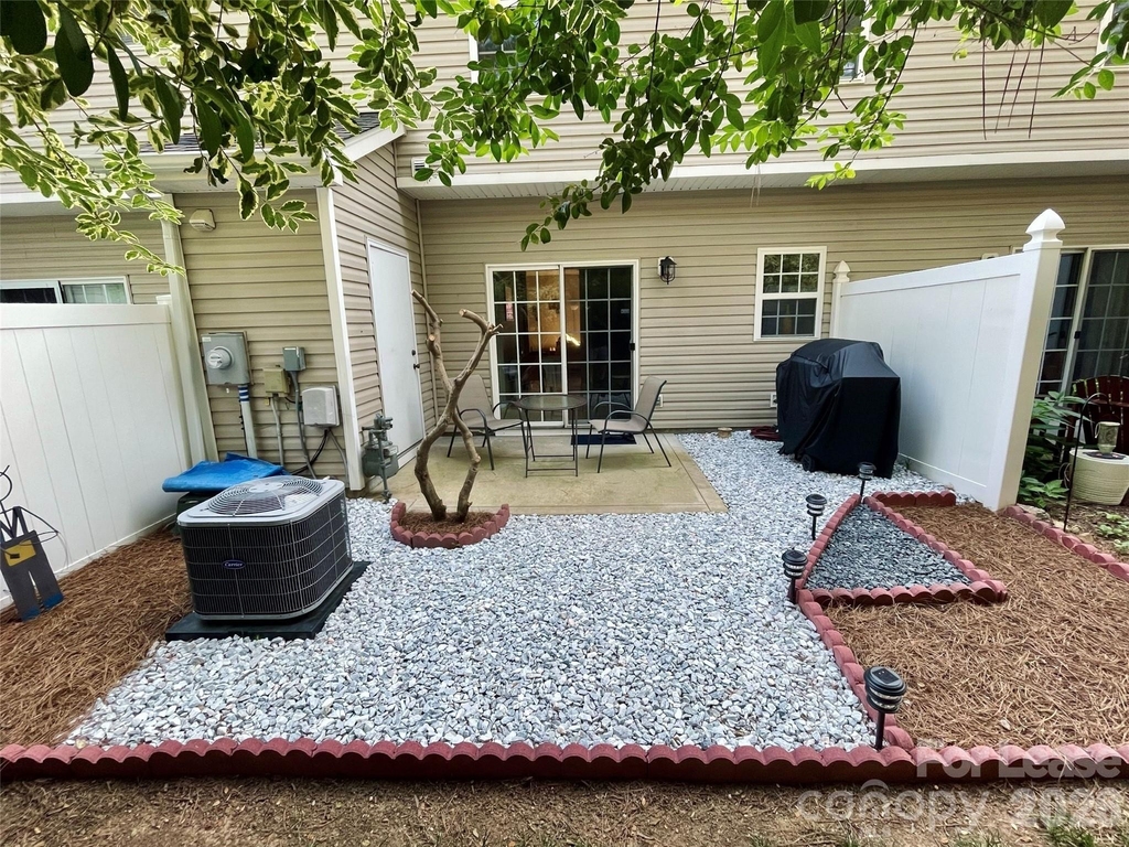 8049 Stoneham Court - Photo 15