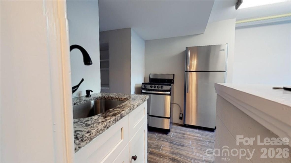 428 Hawthorne Lane - Photo 1