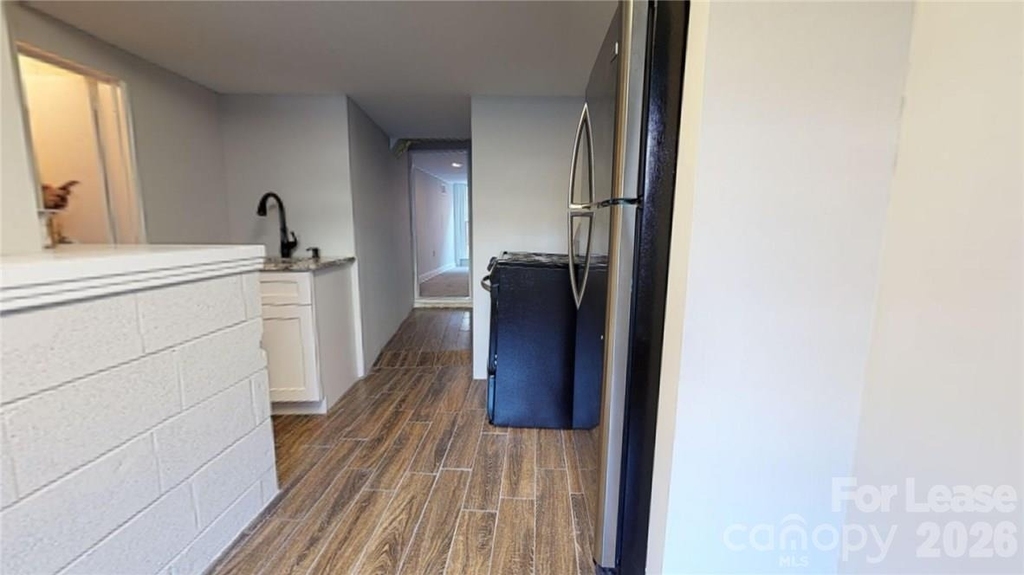 428 Hawthorne Lane - Photo 5