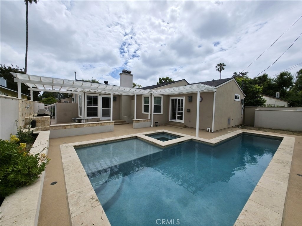 5339 Veloz Avenue - Photo 0