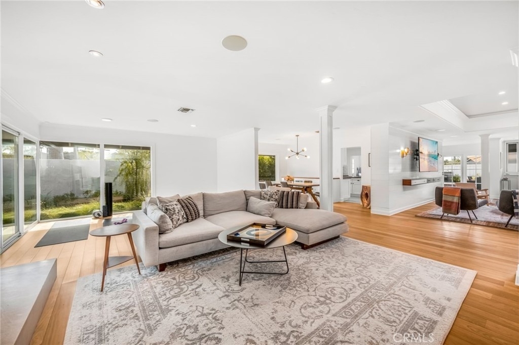 1800 Glenwood Lane - Photo 1