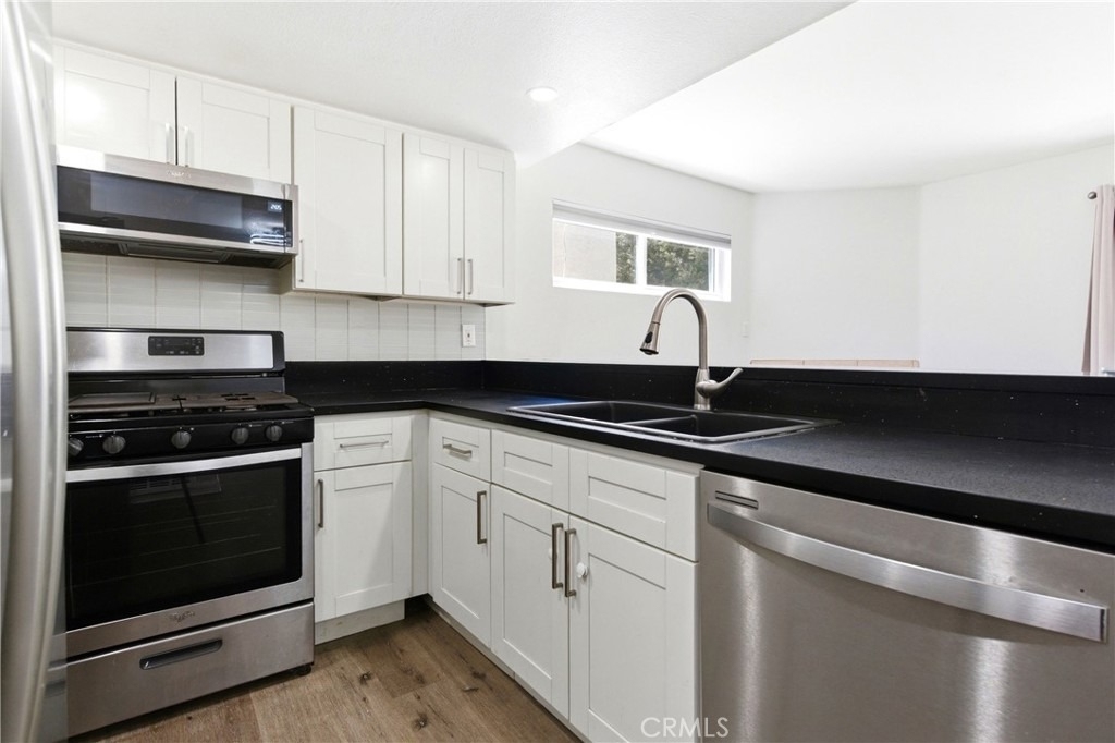 18209 Sierra Highway - Photo 19
