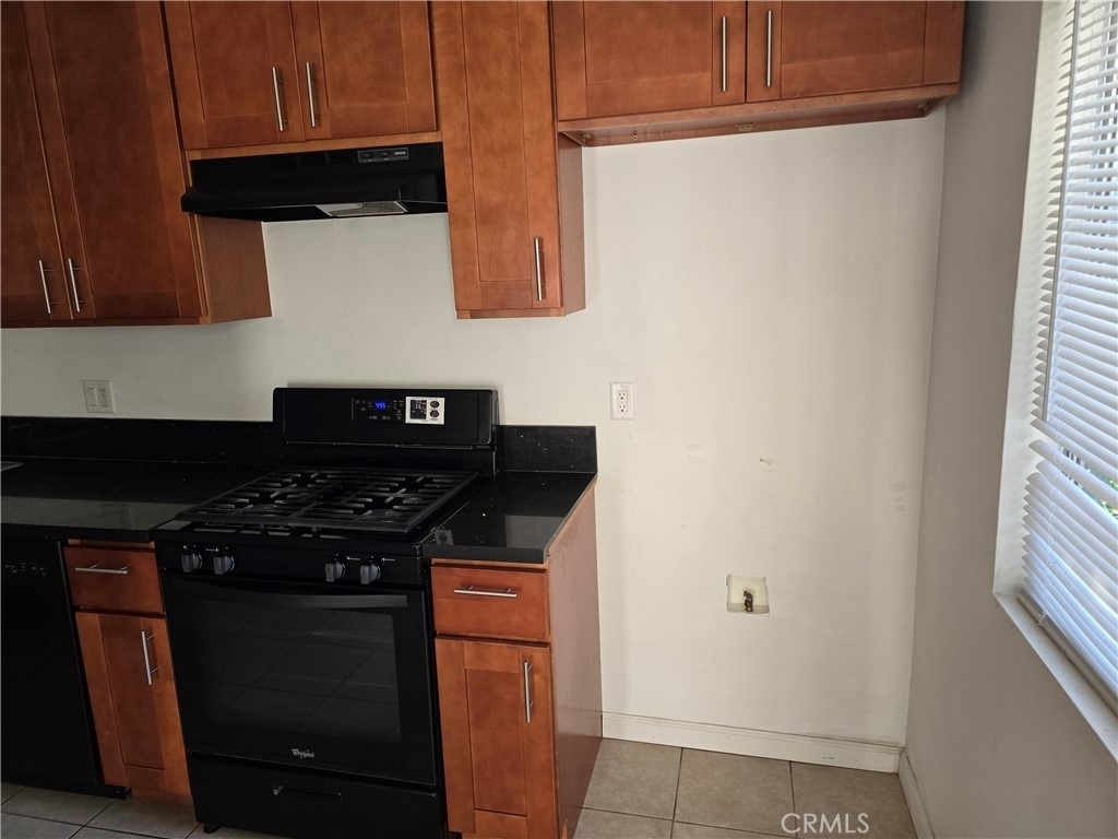 1012 Davis Avenue - Photo 4