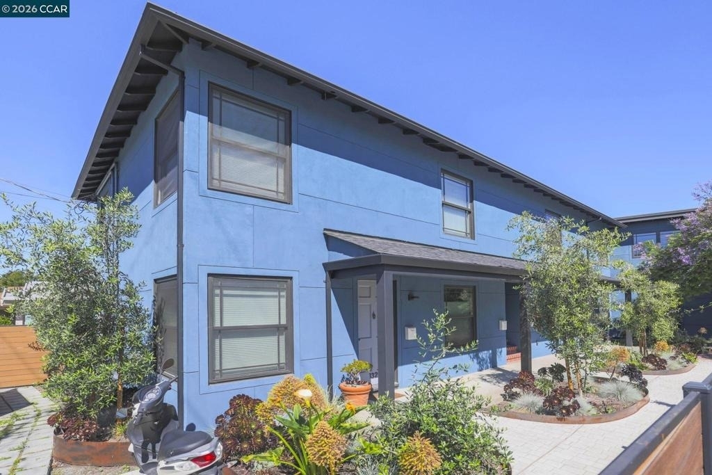 1325 Hopkins St - Photo 0