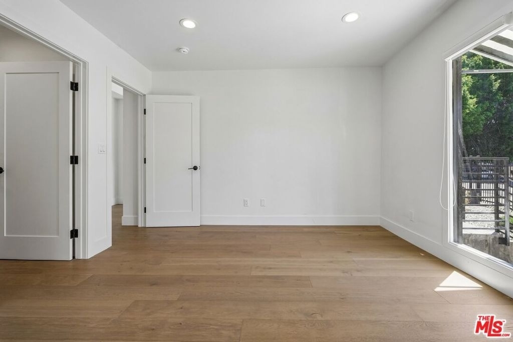 6521 Homewood Avenue - Photo 8