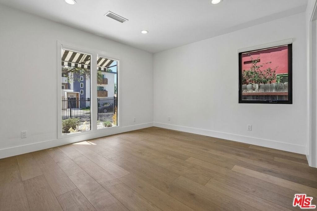 6521 Homewood Avenue - Photo 9