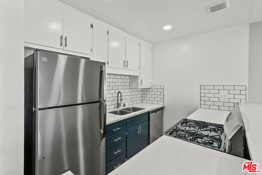 15286 Sutton Street - Photo 4