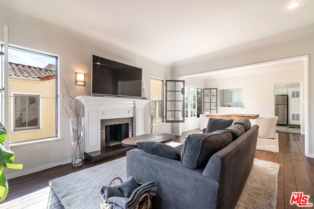 751 N Croft Avenue - Photo 1