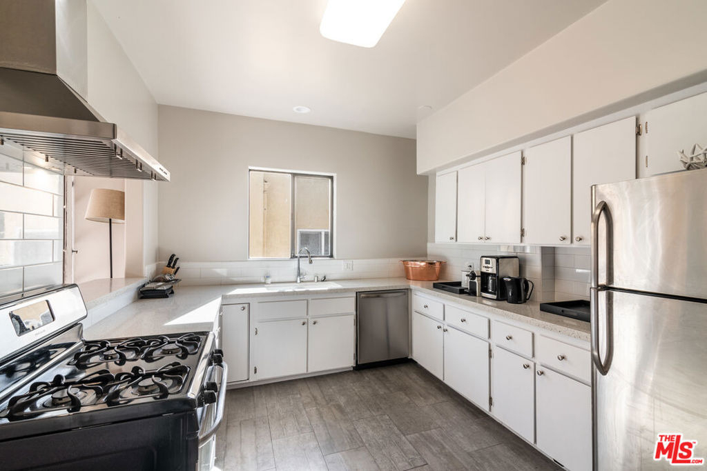 751 N Croft Avenue - Photo 6