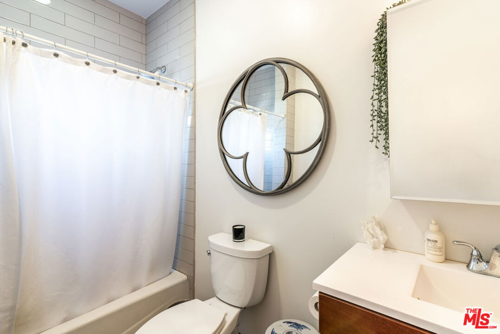 751 N Croft Avenue - Photo 10
