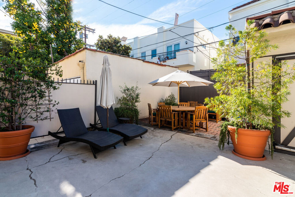751 N Croft Avenue - Photo 18