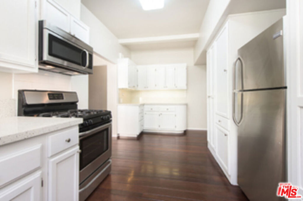 751 N Croft Avenue - Photo 9
