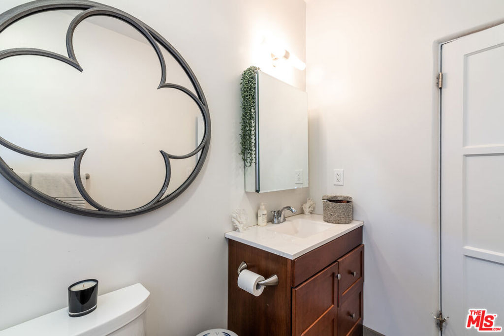 751 N Croft Avenue - Photo 11