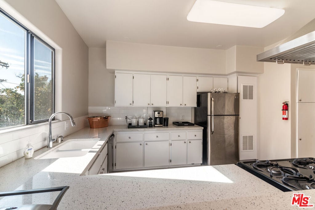751 N Croft Avenue - Photo 8