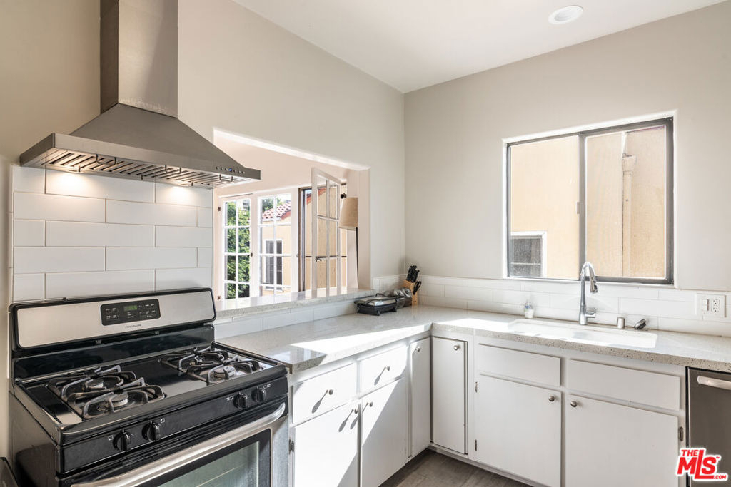 751 N Croft Avenue - Photo 7