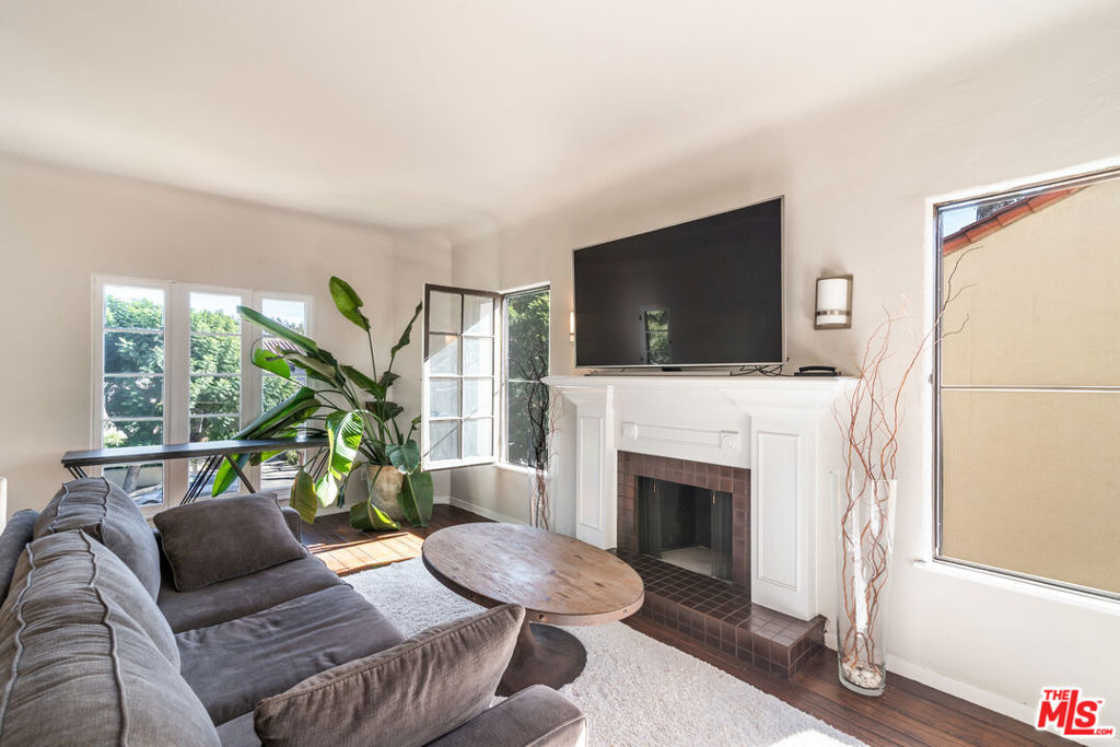 751 N Croft Avenue - Photo 2