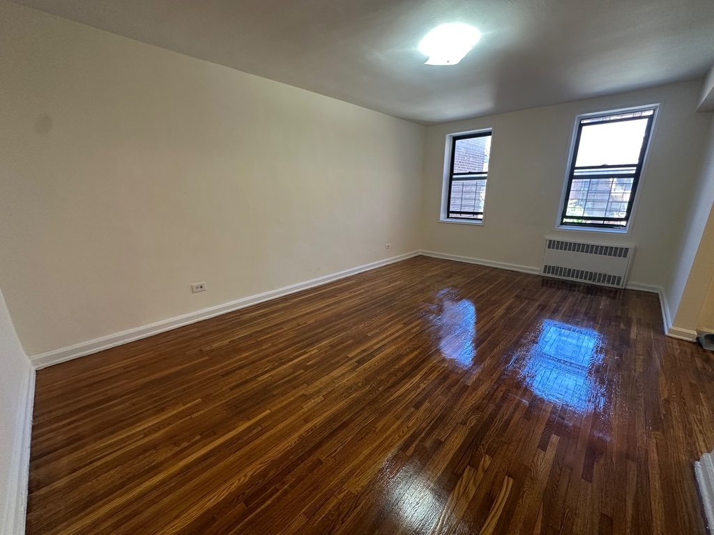 87th Street and 37th Avenue - Photo 3