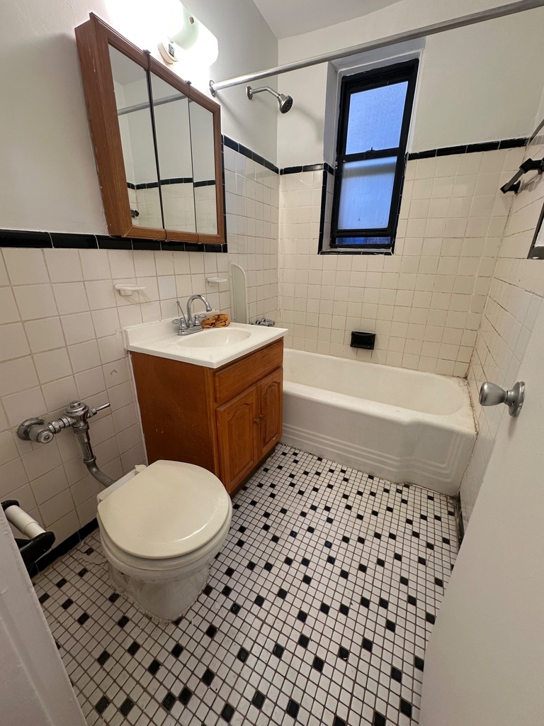 87th Street and 37th Avenue - Photo 5