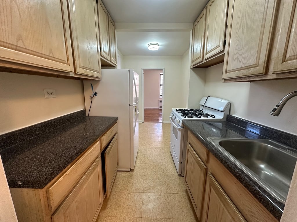 87th Street and 37th Avenue - Photo 4