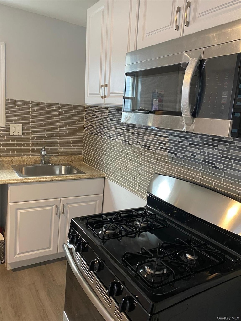 149-65 257 Street - Photo 3