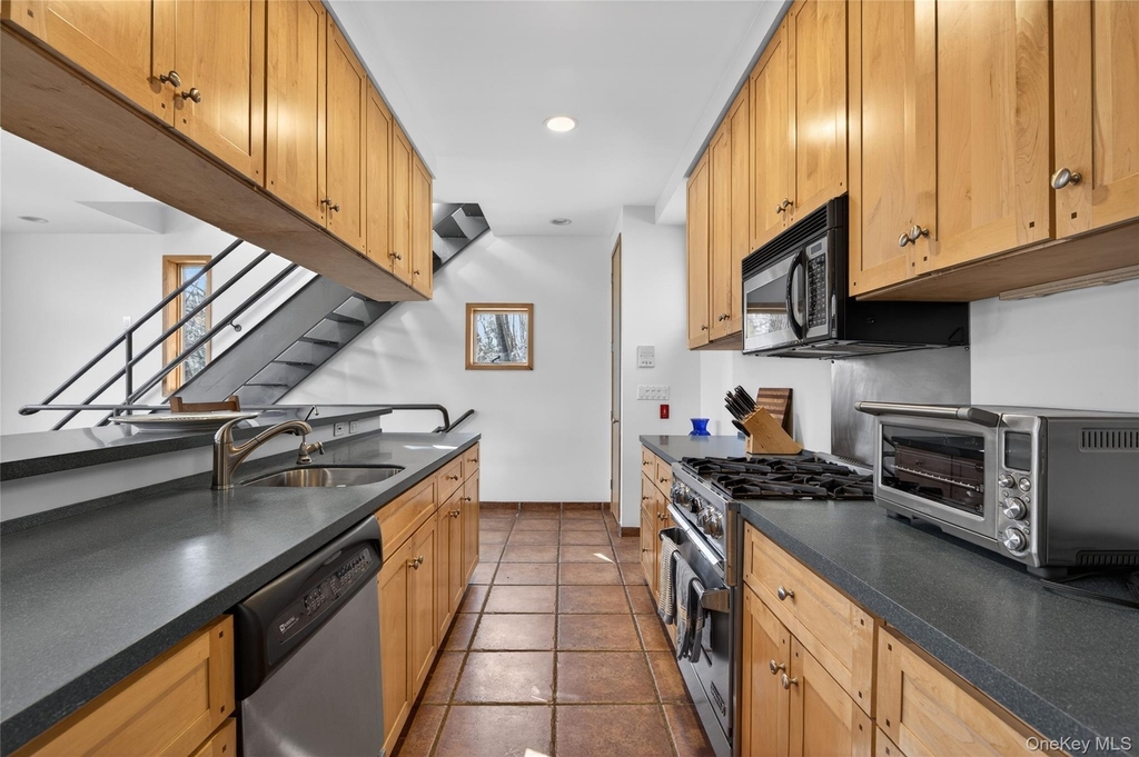 428 Harbor Road - Photo 10