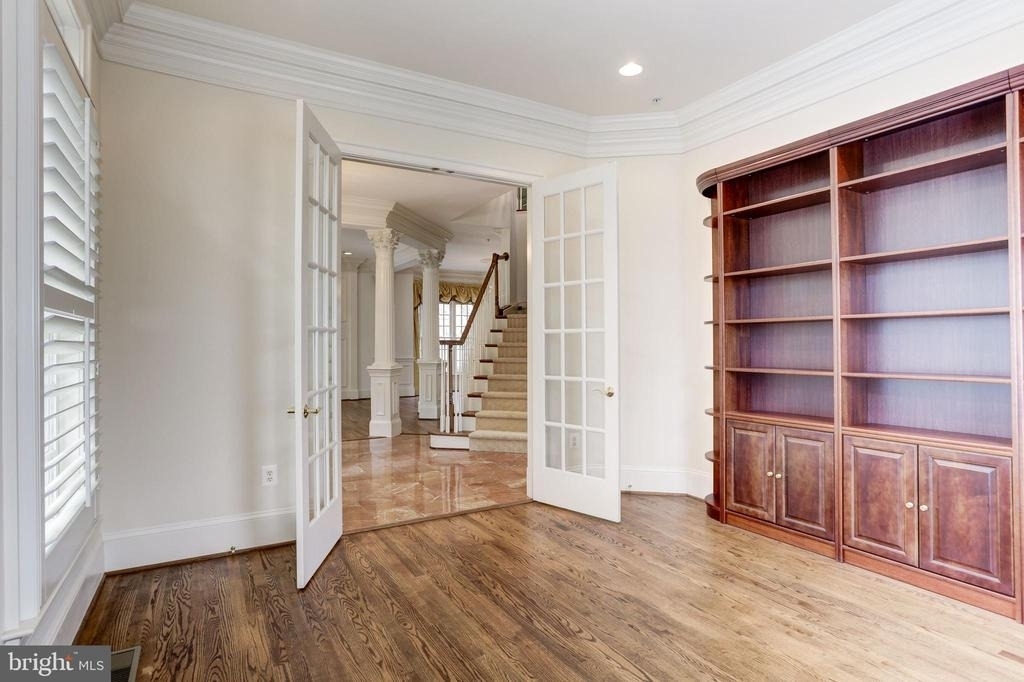 7233 Addington Drive - Photo 8