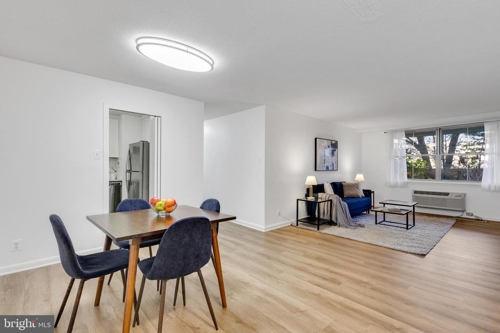 2030 N Adams Street - Photo 2