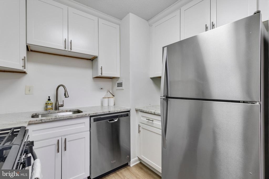 2030 N Adams Street - Photo 13