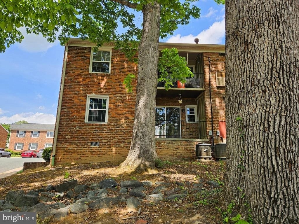 2417 Barracks - Photo 10