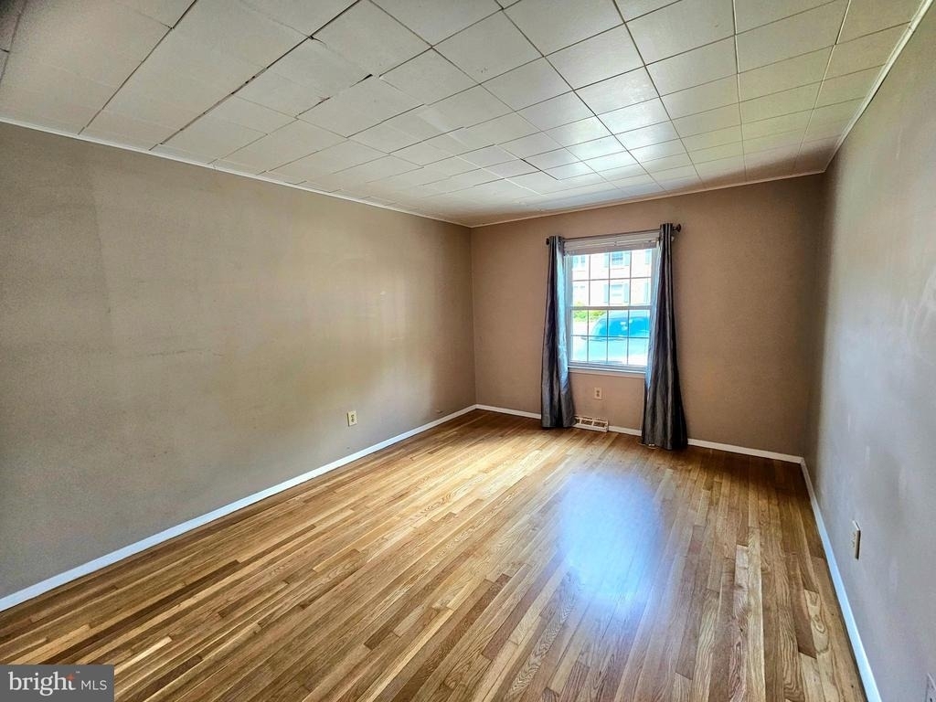 2417 Barracks - Photo 5