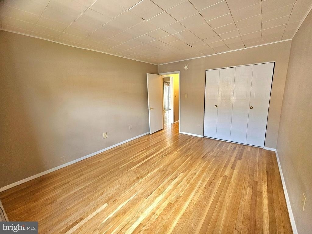 2417 Barracks - Photo 6