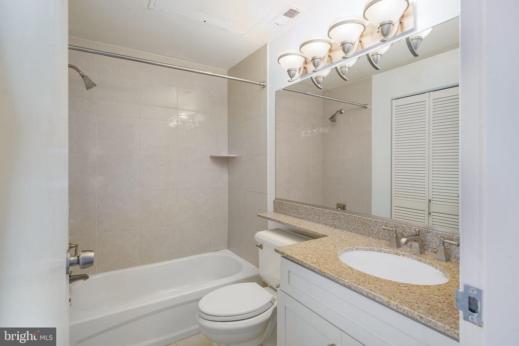 2429 Locust Street - Photo 9
