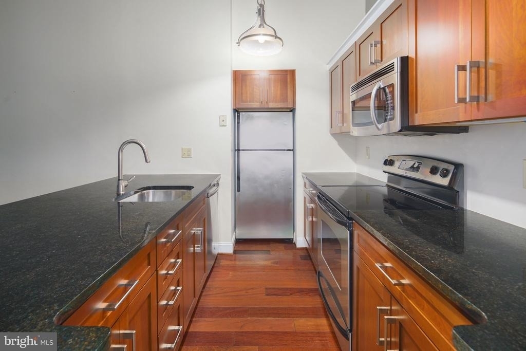 2429 Locust Street - Photo 6