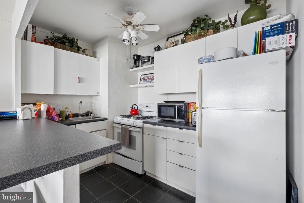 220 Locust Street - Photo 2