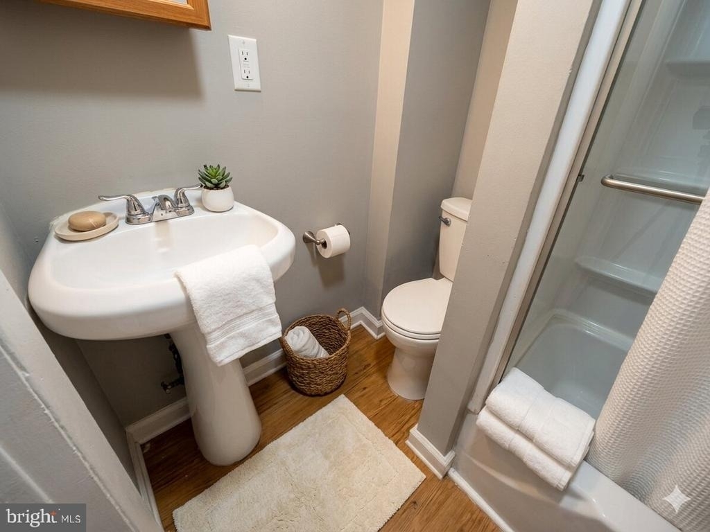 420 W Ruscomb Street - Photo 3
