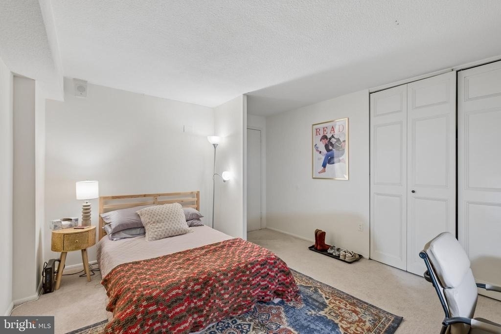 1420 Locust Street - Photo 4