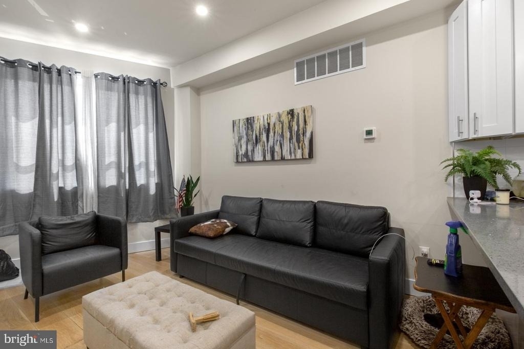 1702 Point Breeze Avenue - Photo 3