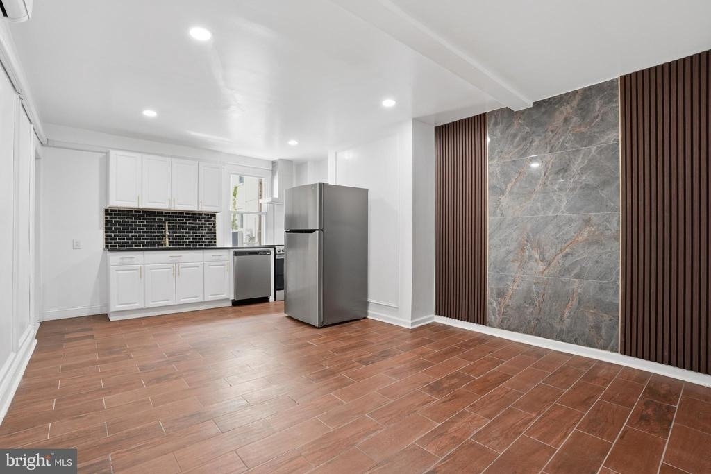 252 E Girard Avenue - Photo 15