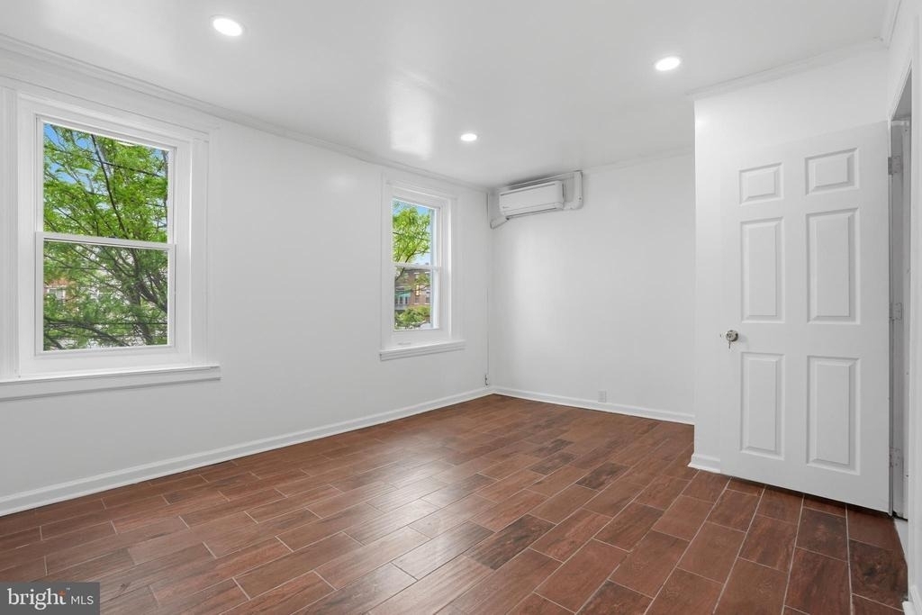 252 E Girard Avenue - Photo 5