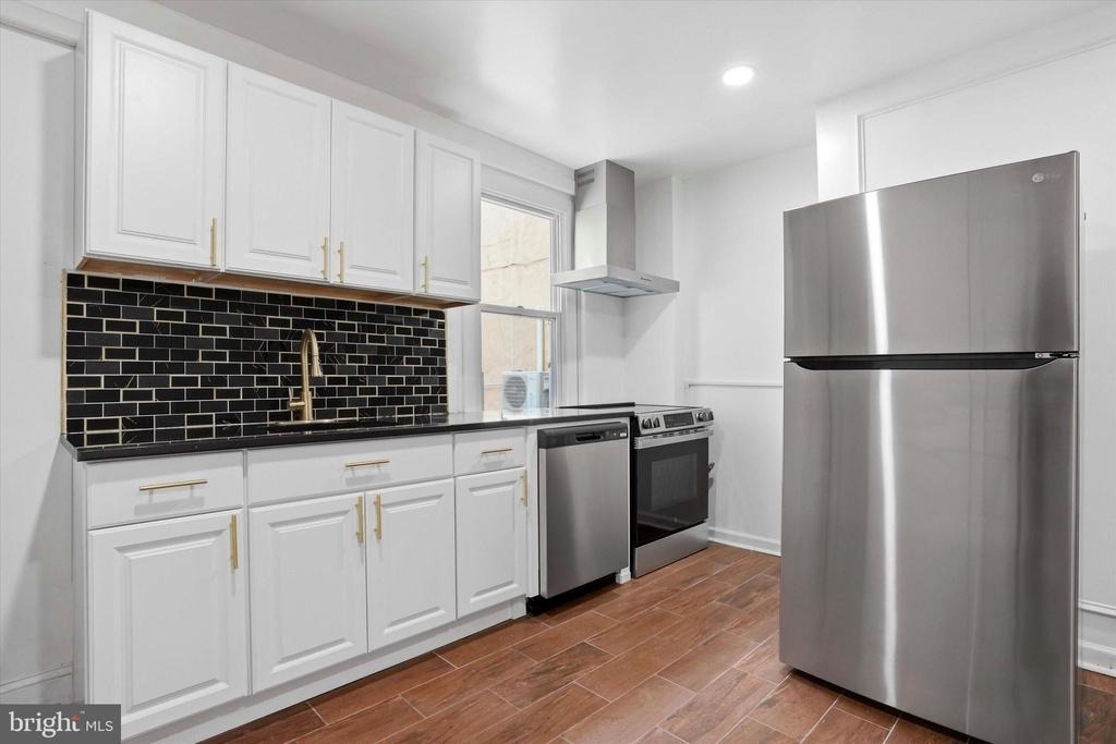252 E Girard Avenue - Photo 0