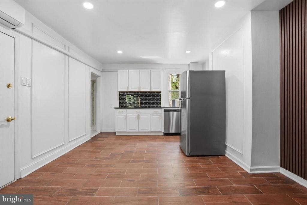 252 E Girard Avenue - Photo 2