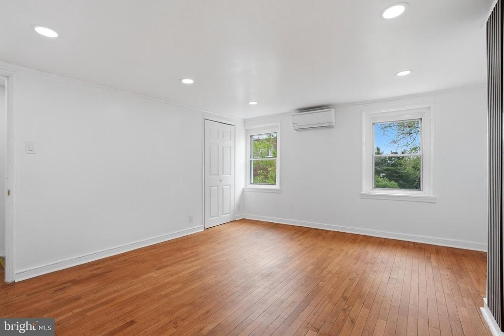 252 E Girard Avenue - Photo 12