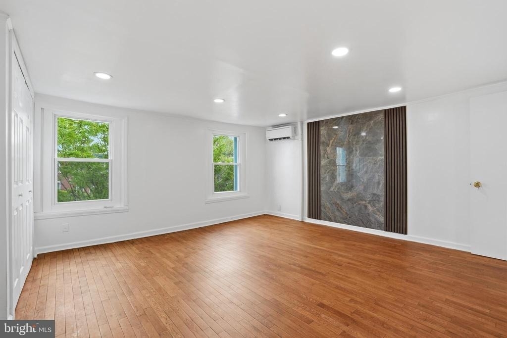 252 E Girard Avenue - Photo 10