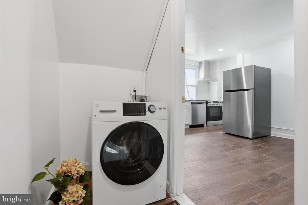 252 E Girard Avenue - Photo 3