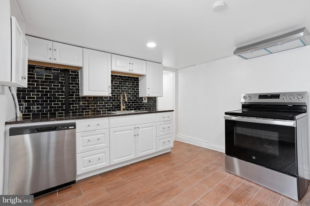 250 E Girard Avenue - Photo 0