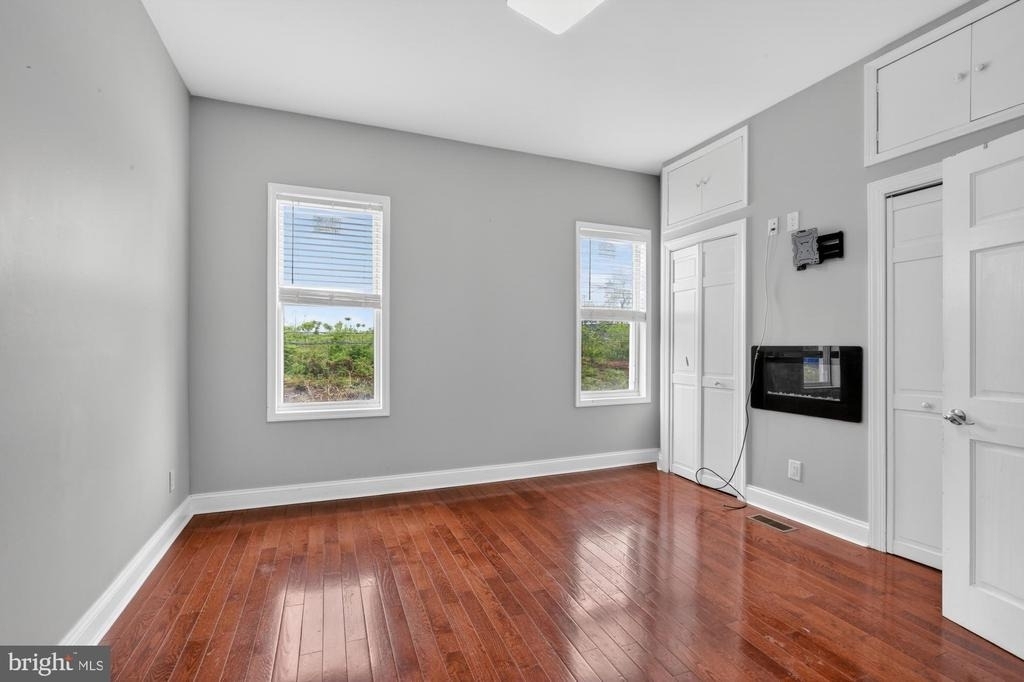 2319 E Somerset Street - Photo 14