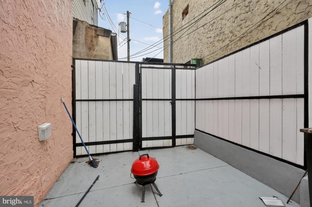 2319 E Somerset Street - Photo 10