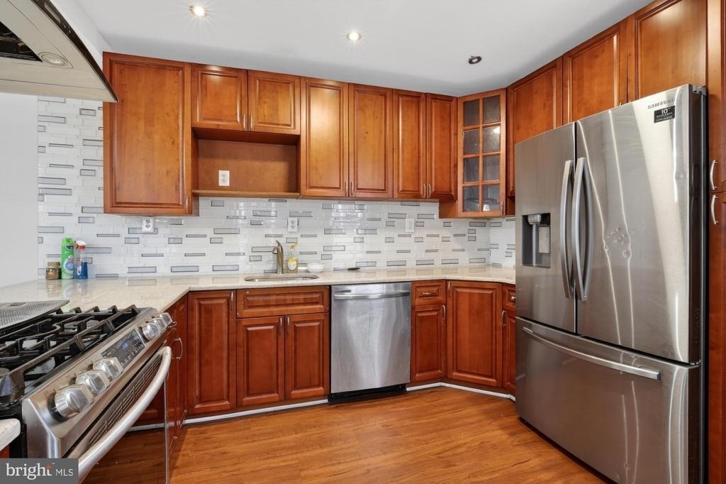 2319 E Somerset Street - Photo 0