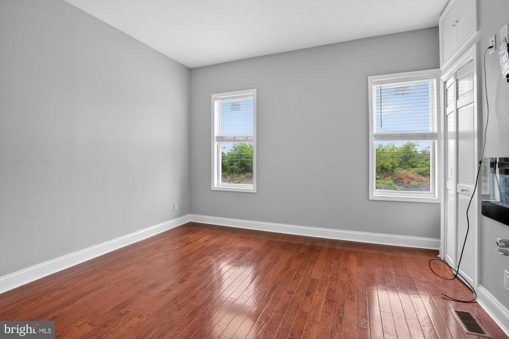 2319 E Somerset Street - Photo 13